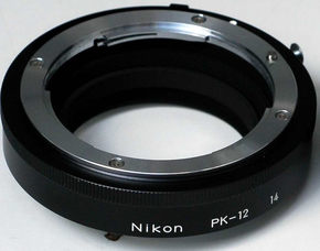 Nikon PK-12 Nikon PK-12 omogućava objektivu da fokusira bliže od svoje minimalne udaljenosti fokusa.